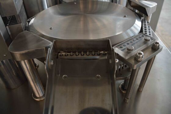 अच्छा मूल्य 200 कैप्सूल / मिनट के साथ स्वचालित पाउडर कैप्सूल भरने की मशीन ऑनलाइन