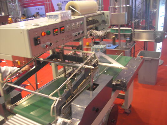 अच्छा मूल्य टच स्क्रीन के साथ पर्यावरण हटना फिल्म स्वचालित पैकेजिंग मशीन ऑनलाइन